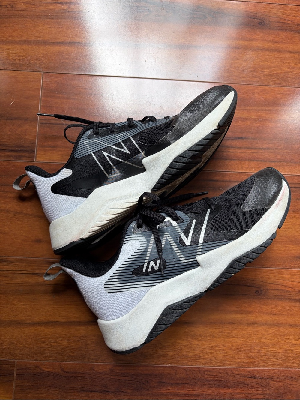New Balance Kids/Men’s Black and White Running Sneakers